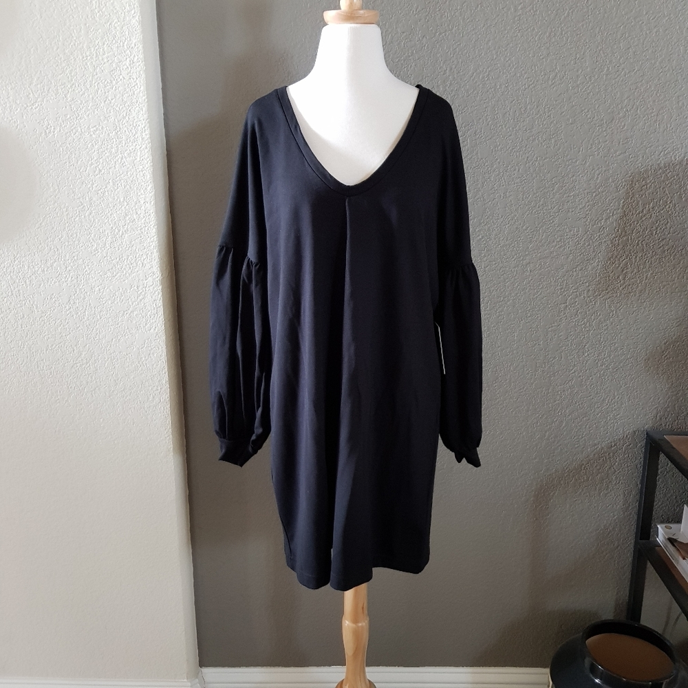 Express Balloon Sleeve Shift Dress
Black